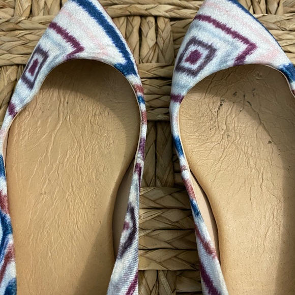 Dr. Scholl’s pointy flats, Aztec velvet pattern. - Picture 3 of 6